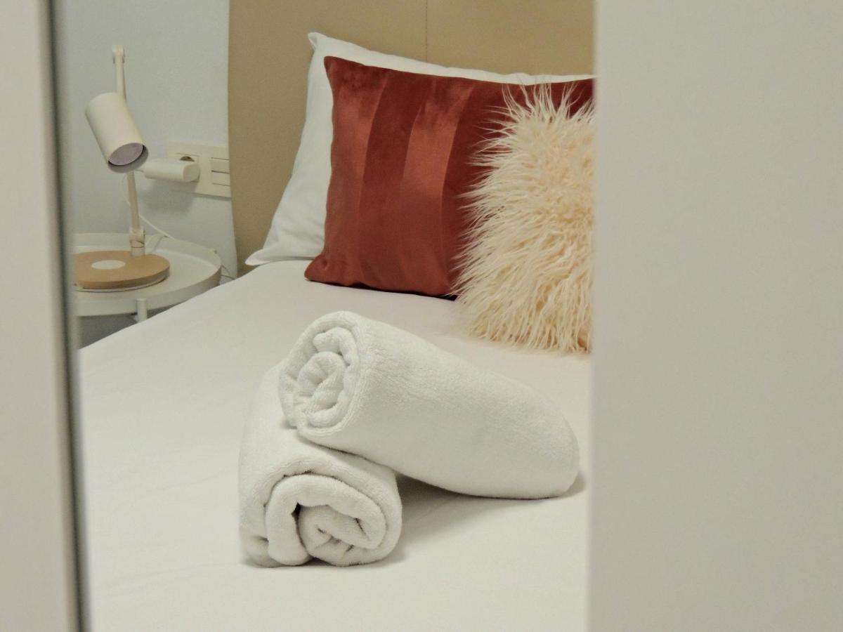 Casa Gascona Con Parking, Wifi Y Netflix Gratis!! By Delabra Apartments Oviedo Kültér fotó